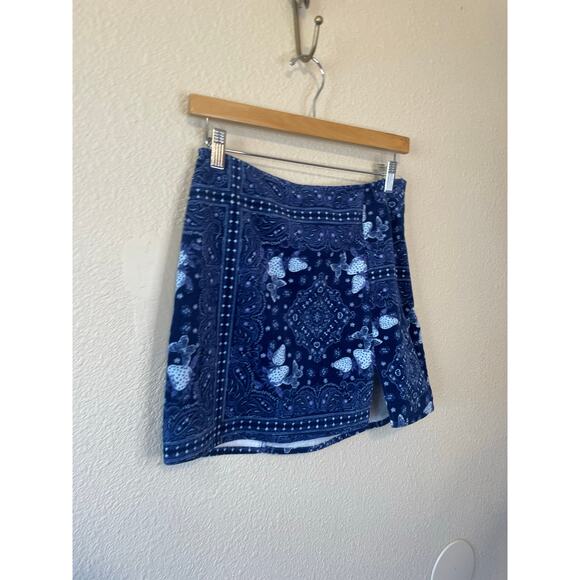Urban Outfitters Navy Blue Bandana Strawberry Print Mini Skirt Med Cottagecore - Picture 5 of 13